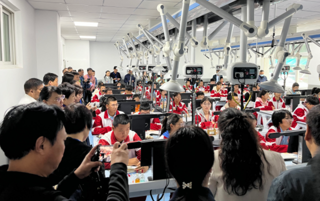 学生可动态复现真实场景实现物理环境与数字空间的虚实共生