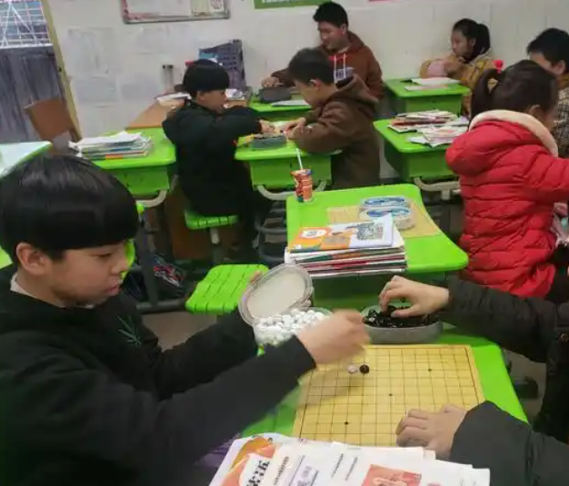 多元化的投入机制丰富课间15分钟的活动类型激发学生的活动热情 多元化的投入机制丰富课间15分钟的活动类型激发学生的活动热情