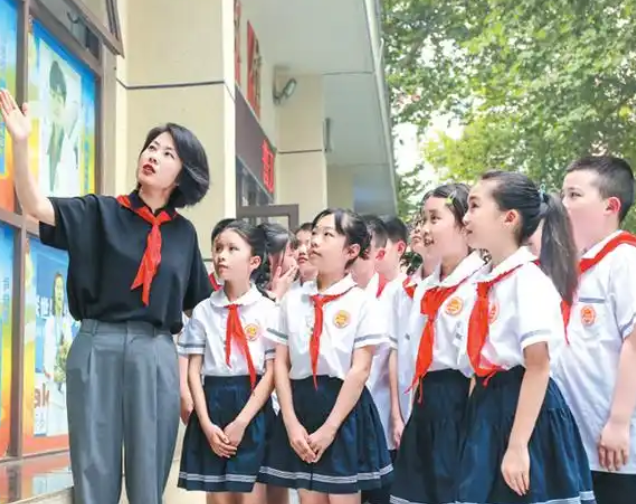 让学生感受到被关注被关爱的温暖成为学生精神世界的良师益友