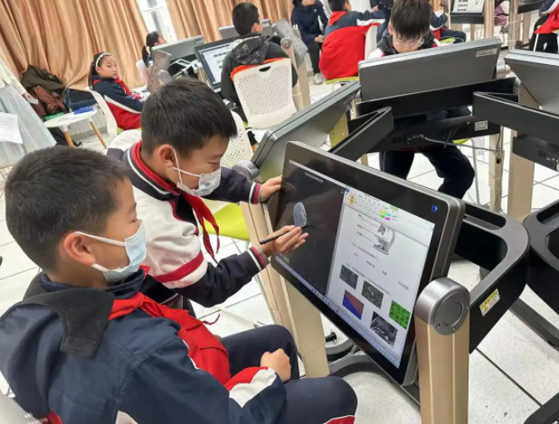 经历智慧的碰撞正是一种相互启示点燃火焰的沟通学习